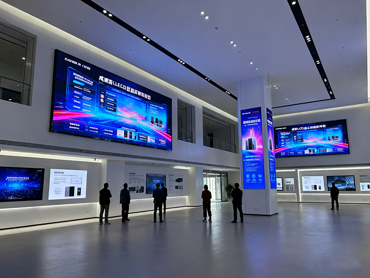 成都LED显示屏应用指南：商铺门头/会议大屏/舞台租赁如何选？- 场景方案全解析